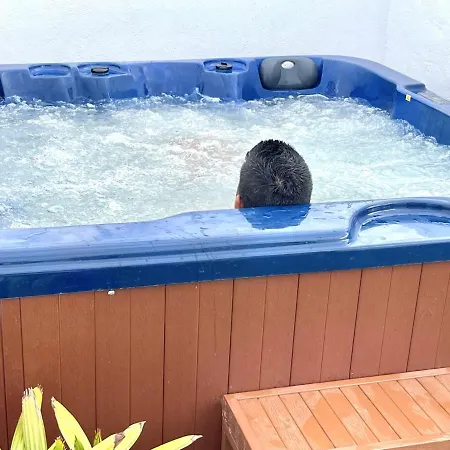 Holidays Port Ducal 3 Jacuzzi Apartment Empuriabrava