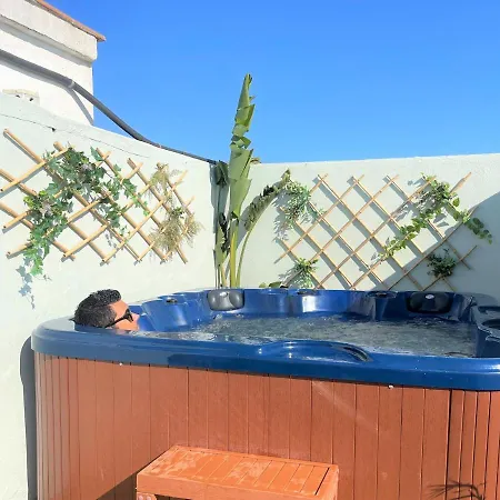 Holidays Port Ducal 3 Jacuzzi Apartment Empuriabrava