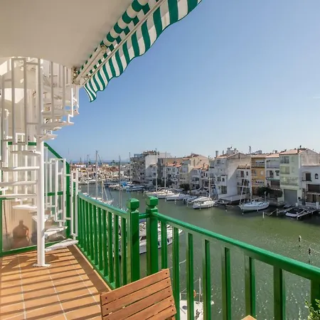 Holidays Port Ducal 3 Jacuzzi Apartment *