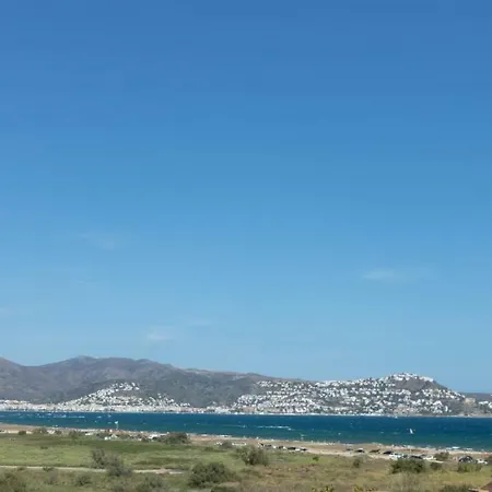 Holidays Port Ducal 3 Jacuzzi Apartment Empuriabrava